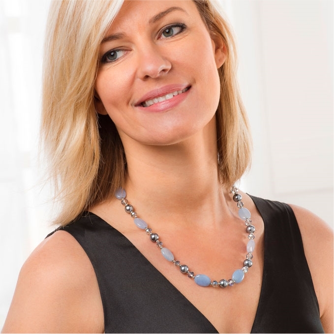 Collier de pierres bleues 10 €