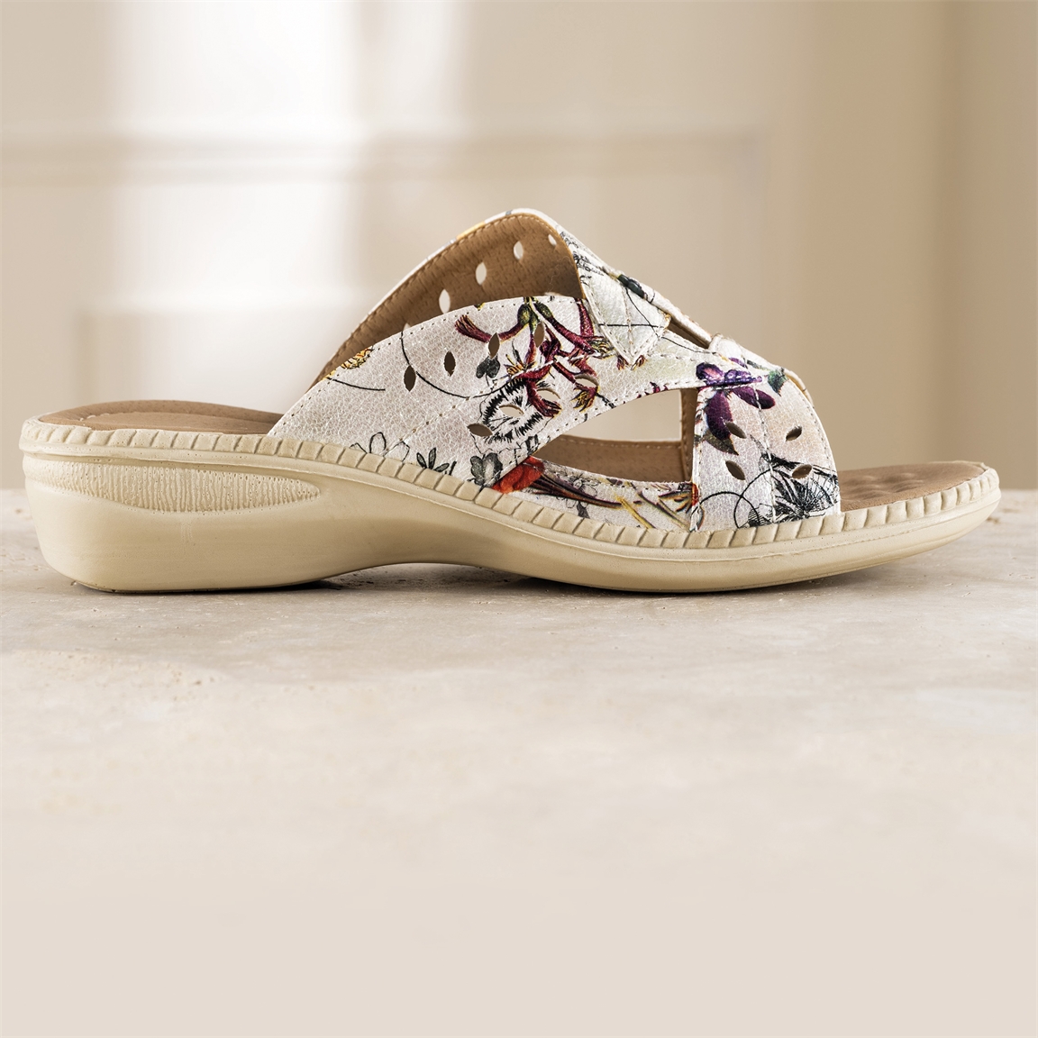 Mules croises fleuries 27 €