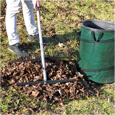 Râteau ramasse herbe