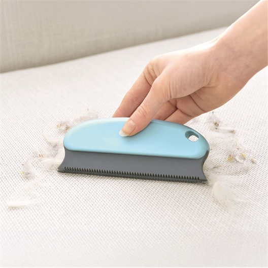 Brosse poils et peluche