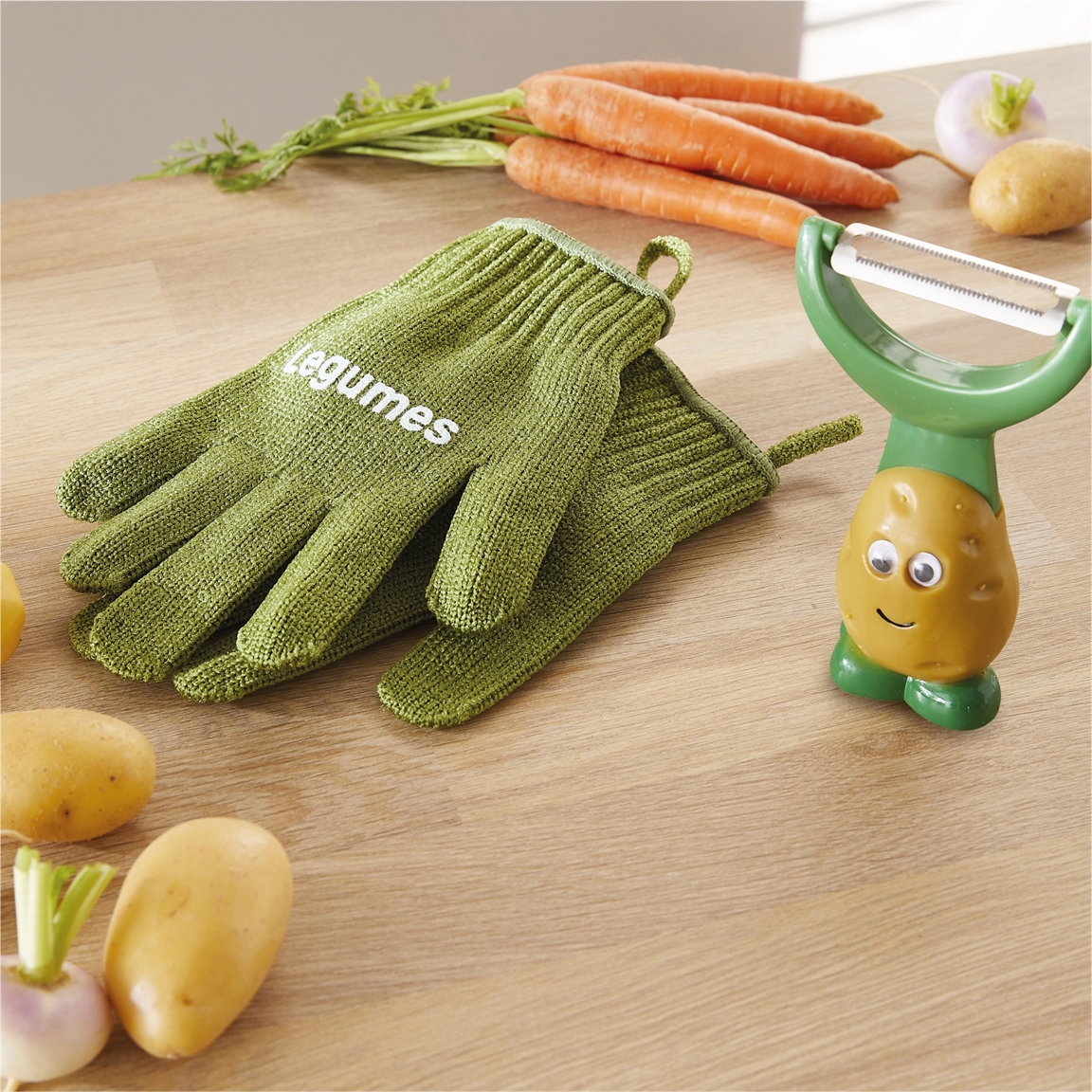 J'ai testé les gants magiques épluche légumes – La cuisine d'une pin-up