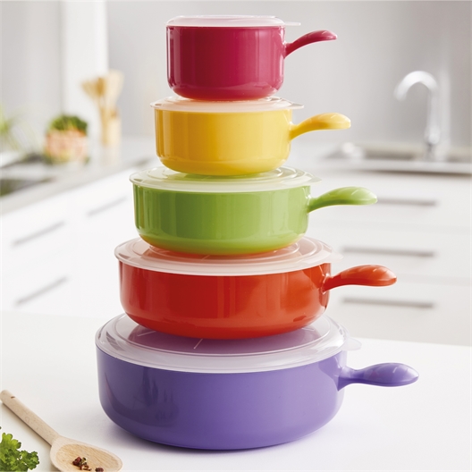 5 colourful microwave saucepans