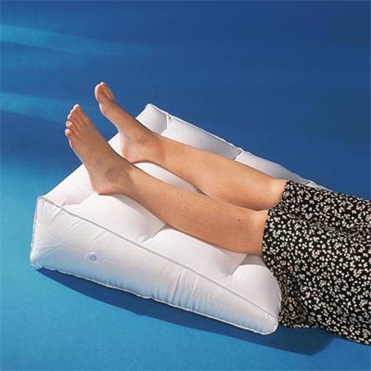 Inflatable leg support cushion