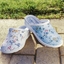 Flowered clogs white or blue